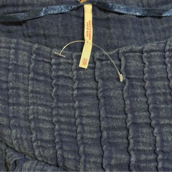 New Free People Denim Distressed Blue Smocked Mini Dress Tunic Cotton Host Pick - Picture 6 of 15